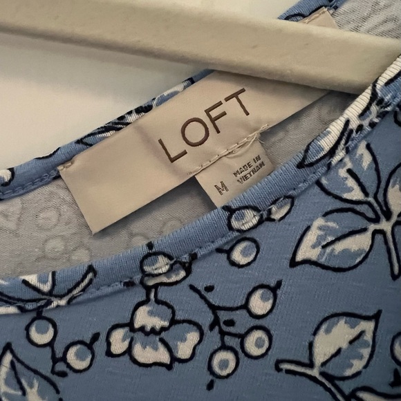 LOFT light blue flower print ruffle sleeve swing dress.  Soft Rayon.  Size M - Picture 4 of 6